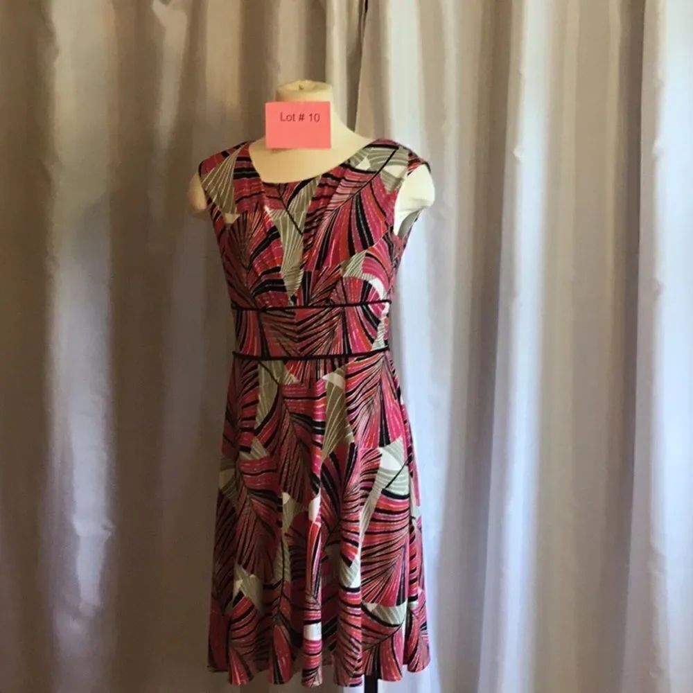 Colorful geo patterned sleeveless dress in size 8 by DRESSBARN